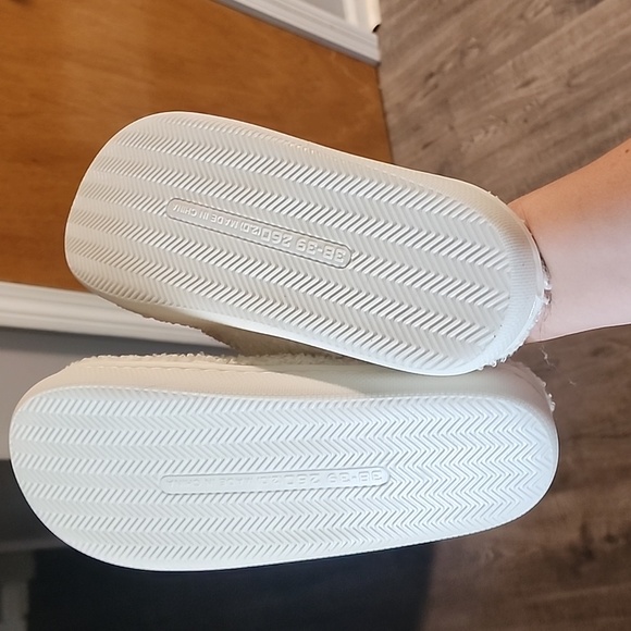 Halloween slippers - Picture 3 of 3